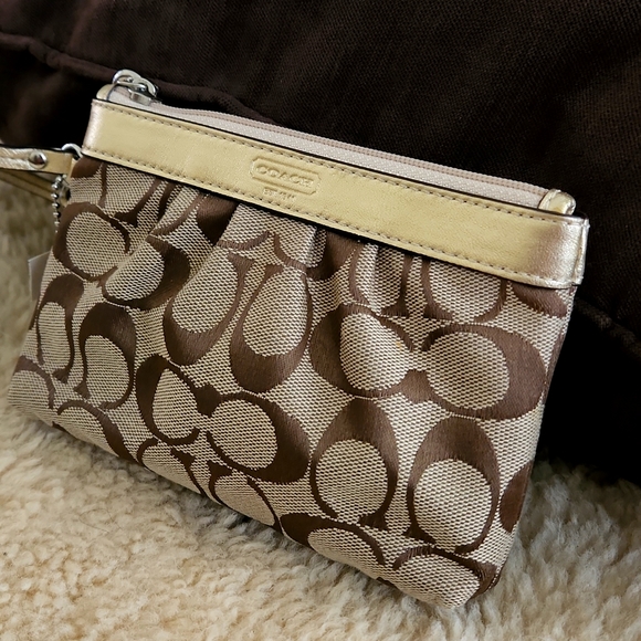 NWT Coach Signature Collection Clutch/Wristlet - Picture 3 of 12